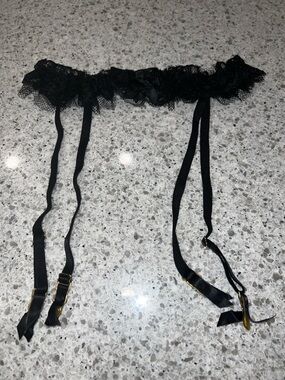 VS 2015 mesh and black lace bow garter belt